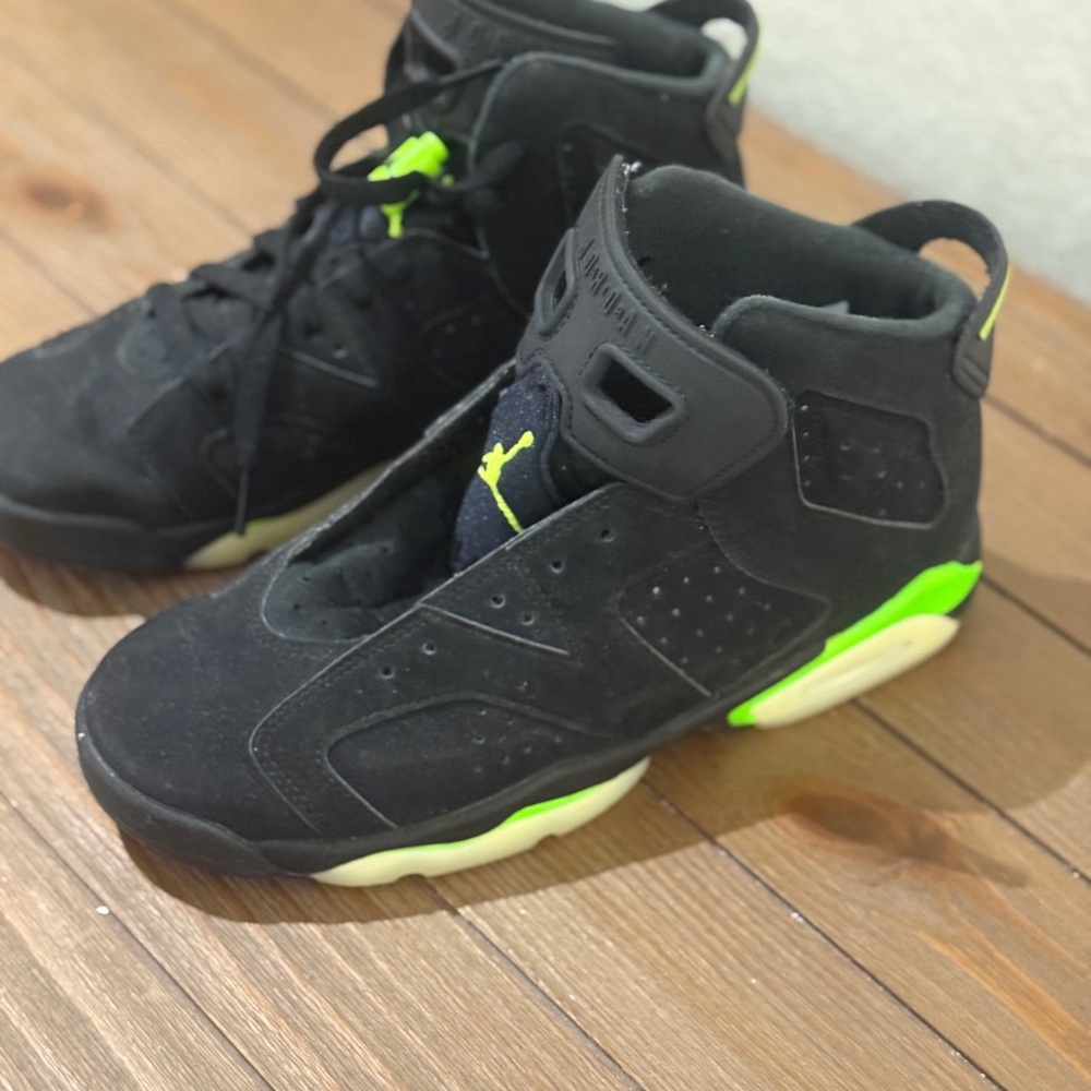 Air Jordan 6 Retro “Electric Green” sneakers in youth size 6.5Y (fits women 8)